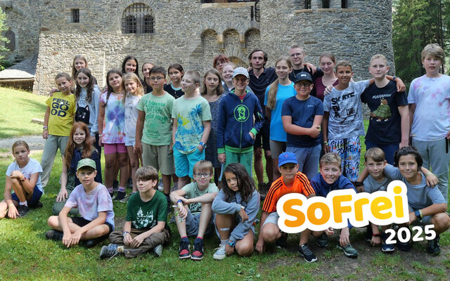 Kindergrupper vor Burg Finstergrün - SoFrei 2025 - Foto: Burg Finstergrün